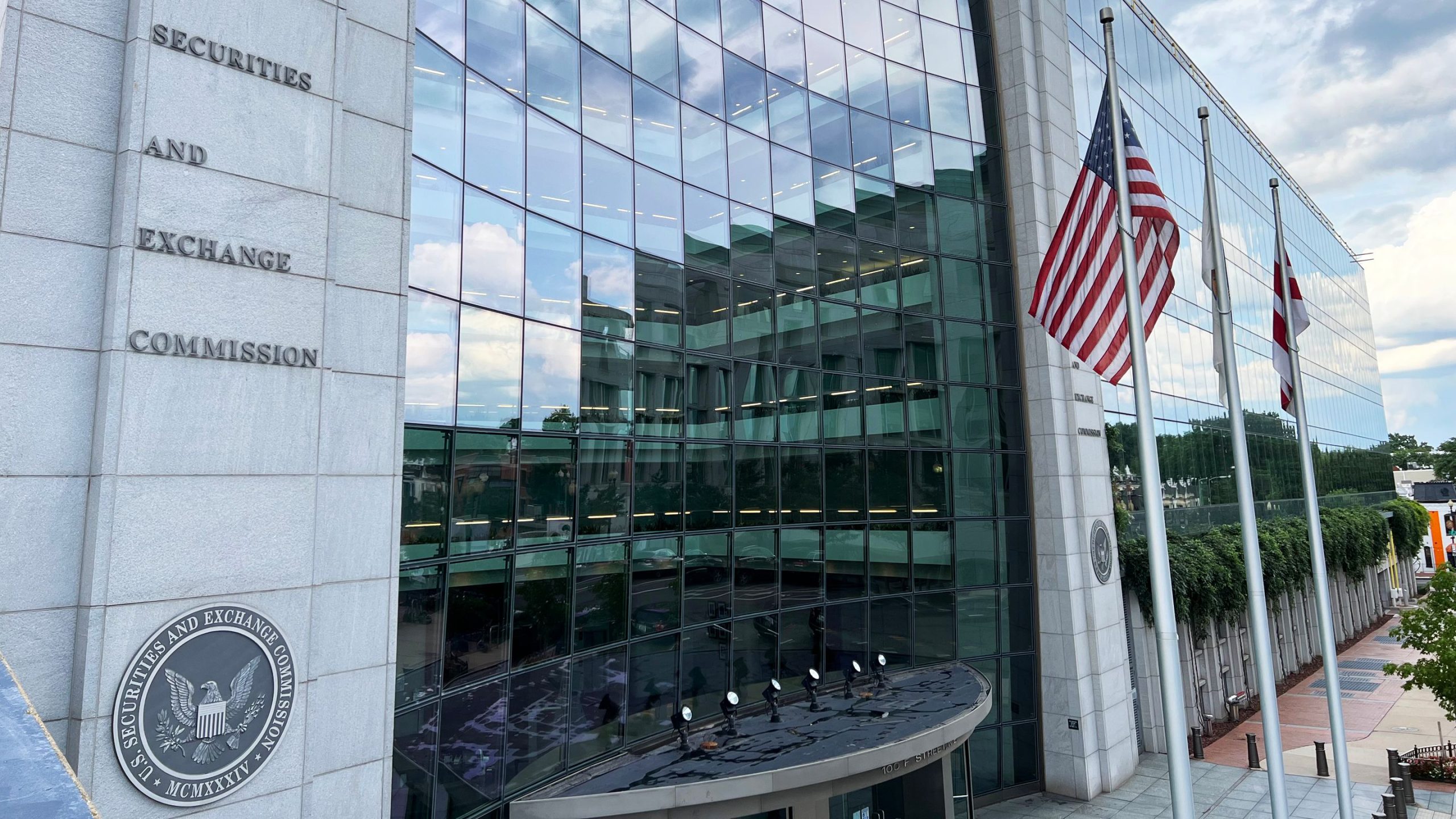 U.S. SEC Backs Off Crypto Dealer Fight, Continues Resetting Industry Approach