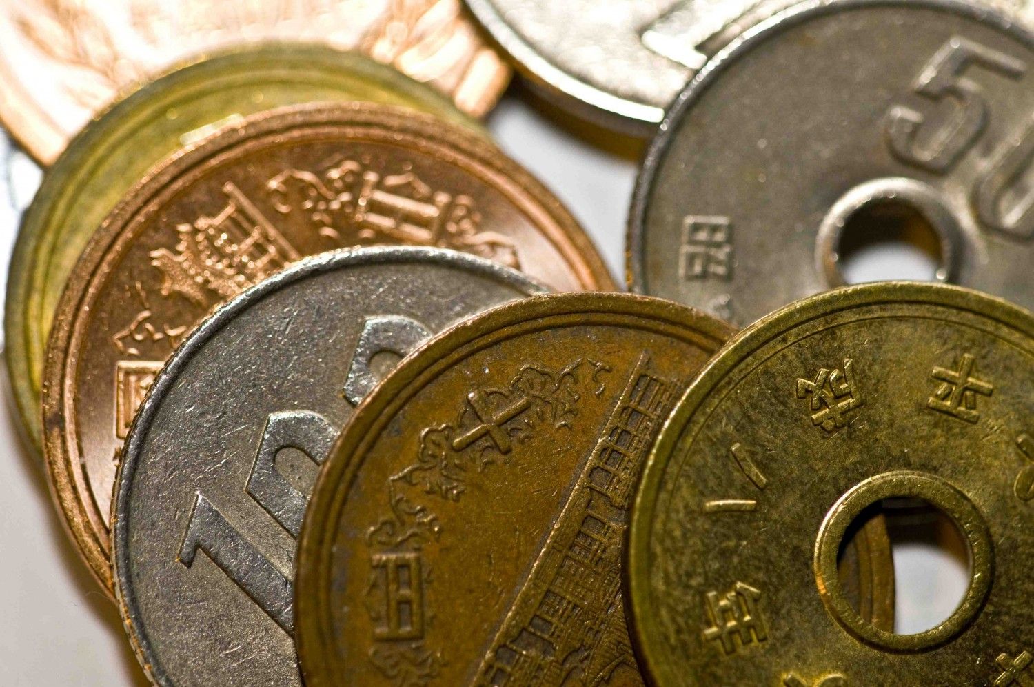 Japanese Bonds Stir Unease as Bitcoin Recovers From Last Week's Tariff Panic