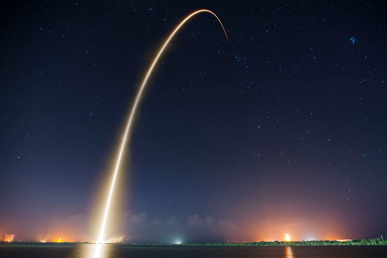 Bitcoin Tops $122K, Ether Nears 2021 Peak in Broad Crypto Rally