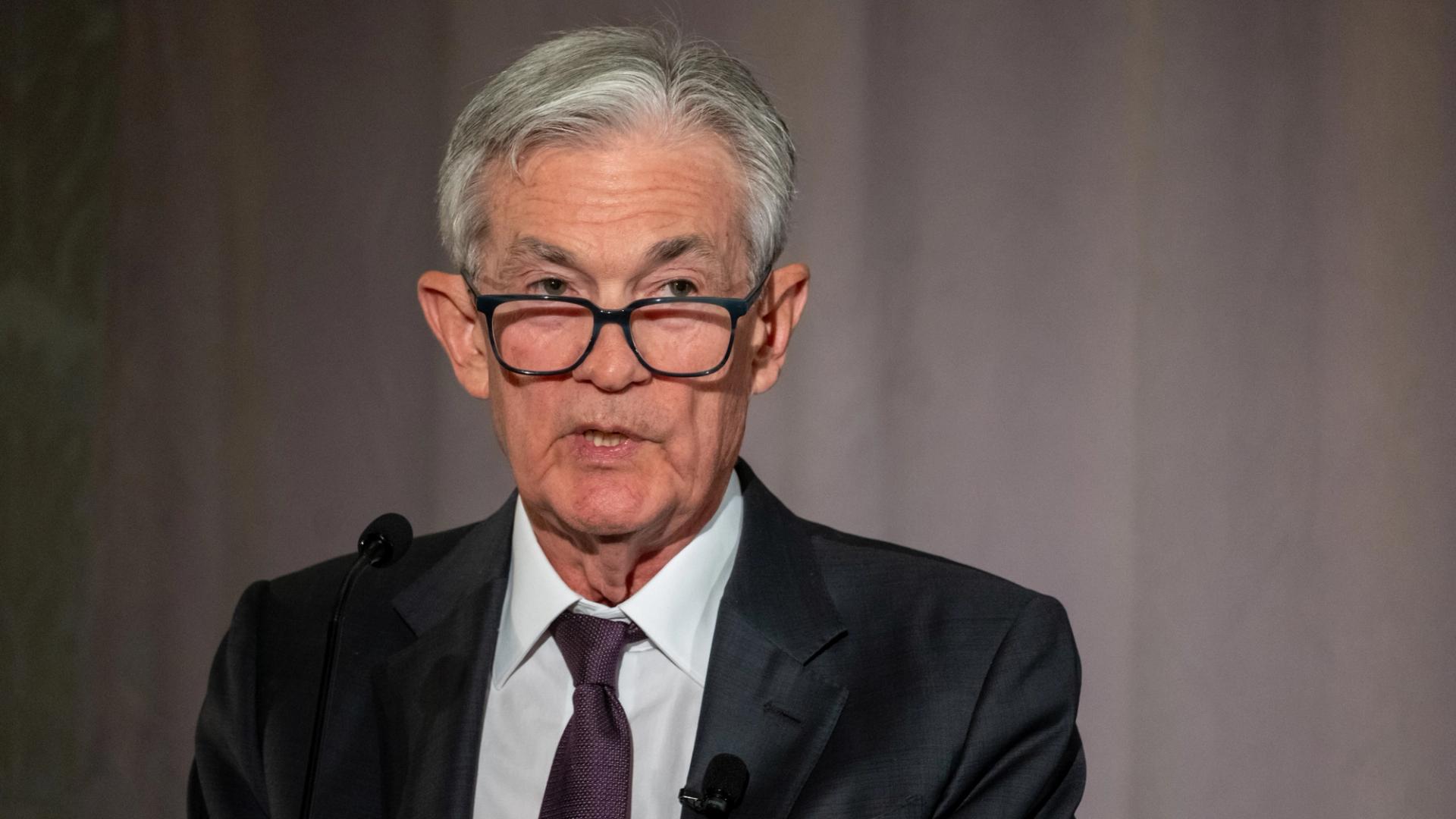 Solana and DOGE Gain Ahead of Powell’s Jackson Hole Speech